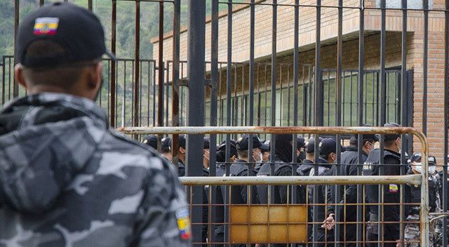 Ekvador&#039;da cezaevi isyanı: 43 mahkum öldü 100&#039;ü firar etti