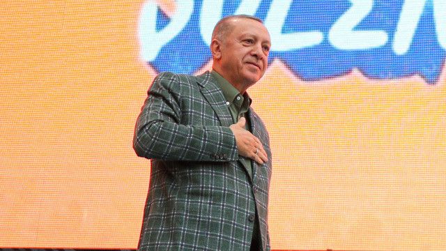 Erdoğan Adana’da  gençlere seslendi: Küresel güçlere peşkeş çekilecek evladımız yok