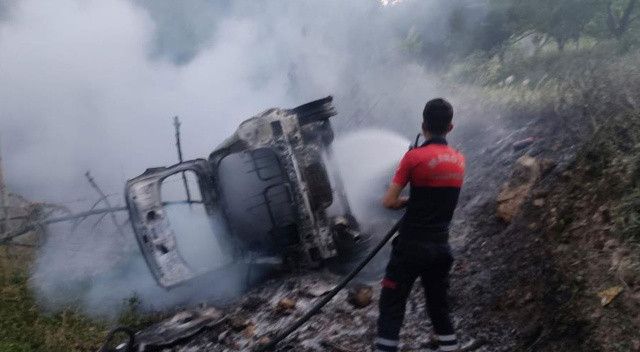 Feci kaza! Taziye için Mardin&#039;e giden araçtaki 2 kişi yanarak öldü