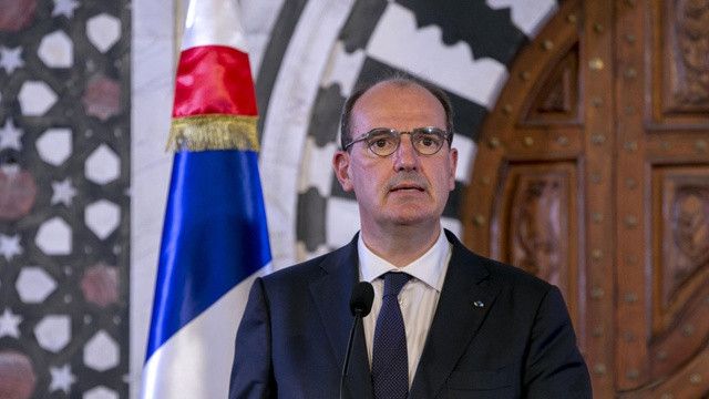 Fransa&#039;da şok! Başbakan Castex istifa etti