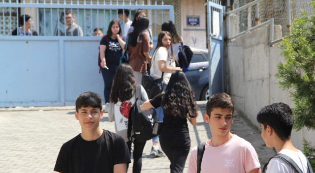İzmir&#039;deki özel okula öğrenciler dersteyken haciz geldi