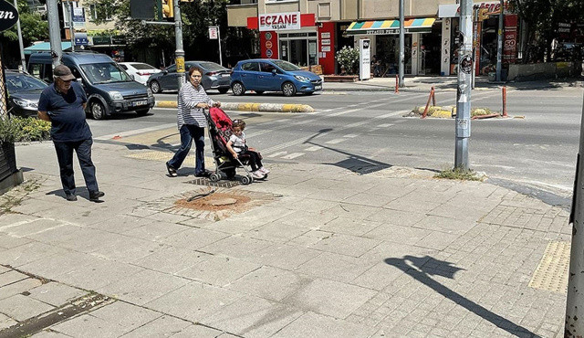 Kadıköy Belediyesi ağaç kesimine  vatandaşlardan tepki yağdı