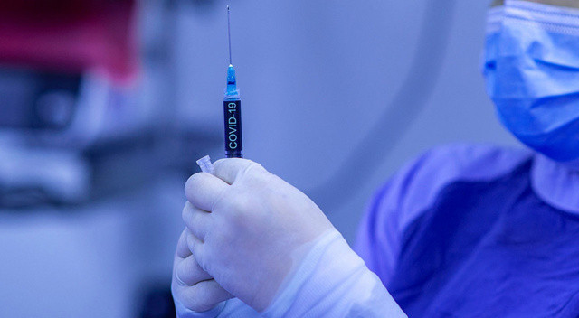 Kan pıhtılaşmasından 9 kişi öldü: Milyonlarca kişiye yapılan COVID-19 aşısına kısıtlama