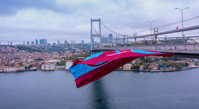 Köprüye asılan Trabzonspor bayrağı 1967 eşit parçaya bölünüp satışa sunuldu