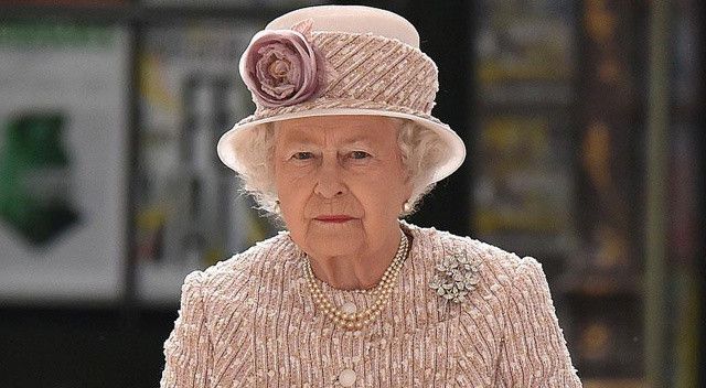 Kraliçeden yeni rekor: Tahtta 70 yılı devirdi