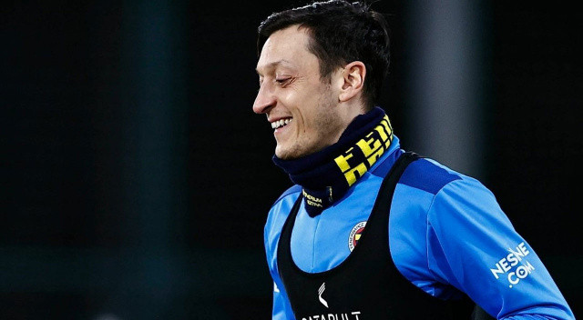Mesut Özil Endonezya&#039;ya mı transfer oluyor... Yıldız futbolcudan kafa karıştıran paylaşım