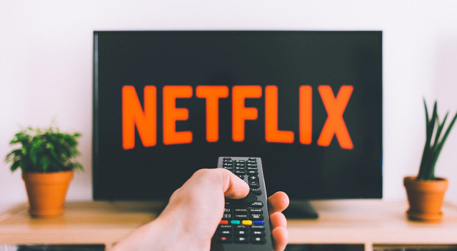 Netflix geliştirmeye başladı! Geleneksel TV&#039;ye bir adım daha yaklaşıyor