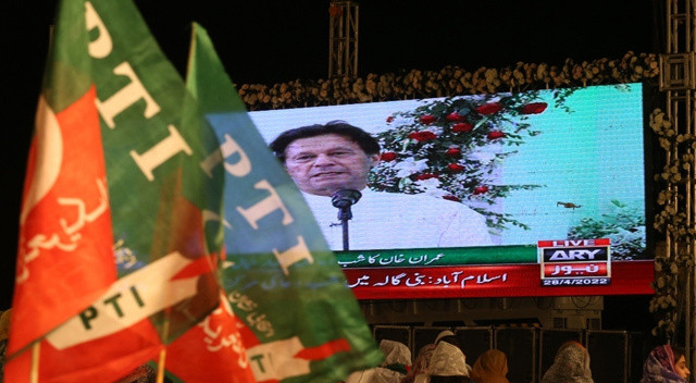 Pakistan&#039;ın eski Başbakanı Han&#039;dan yürüyüş çağrısı