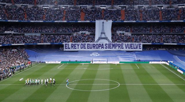 Real Madrid Kral Juan Carlos&#039;un sürgünden dönüşünü kutladı