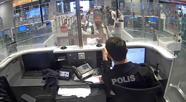 Sahte pasaportla 3. defa ülkeye girerken yakalandı