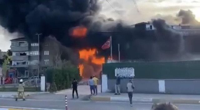Sultanbeyli’de mobilya fabrikasında korkutan yangın