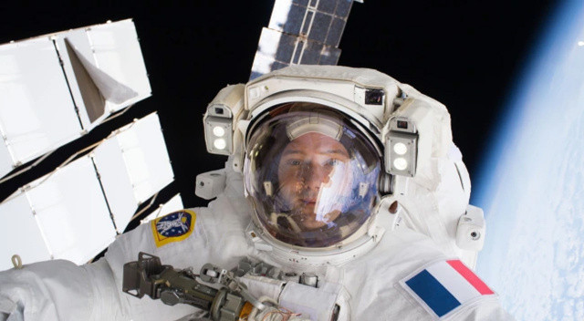 Uzay yürüyüşüne çıkan astronotun kaskında bulundu: NASA alarmda! Yeni görevler ertelendi