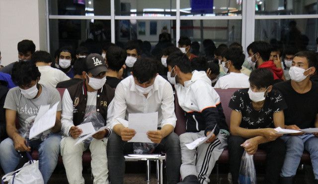 227 düzensiz Afgan göçmen sınır dışı edildi