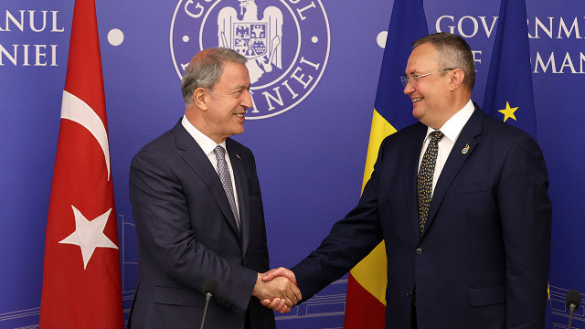 Bakan Akar, Romanya Başbakanı Nicolae lonel Ciuca ile görüştü