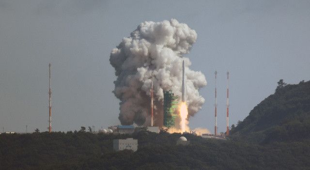 Güney Kore, ilk yerli uzay roketi Nuri&#039;yi başarıyla fırlattı