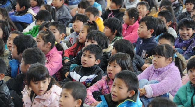 Japonya&#039;da çocukların yemekte konuşma yasağı kalktı