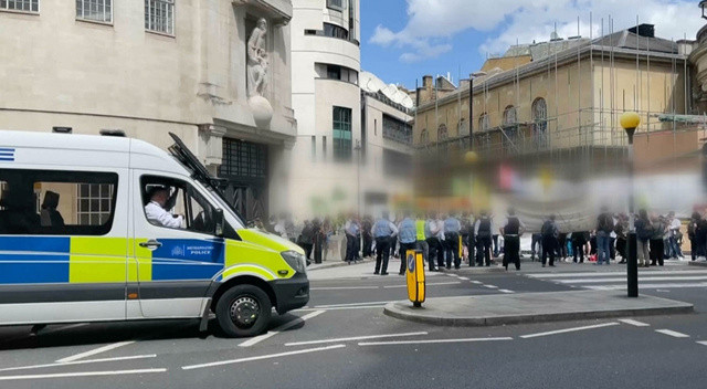 Londra’da yürüyüş düzenleyen PKK yandaşları Azerbaycan Türküne saldırdı