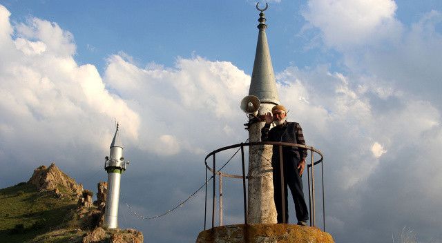 Türkiye&#039;de tek! Köye ilk kez gelenler minarelerin yanına gidince şaşkına dönüyor