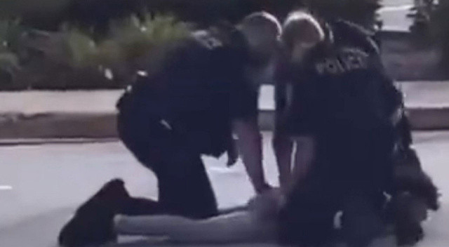ABD’de yine polis şiddeti: 17 yaşındaki genci defalarca kez yumrukladılar