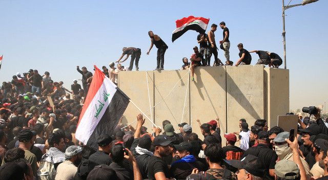 Irak&#039;ta tansiyon yükseliyor! Göstericiler sokaklara indi