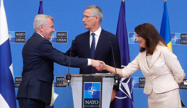 İsveç ve Finlandiya NATO için imzayı attı