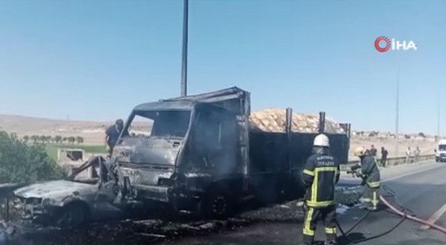 Kayseri’de korkunç kaza! Otomobilin içerisinde yanarak can verdiler