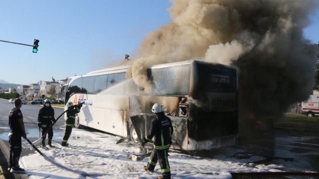 Otogara yolcu almaya giden otobüs cayır cayır yandı