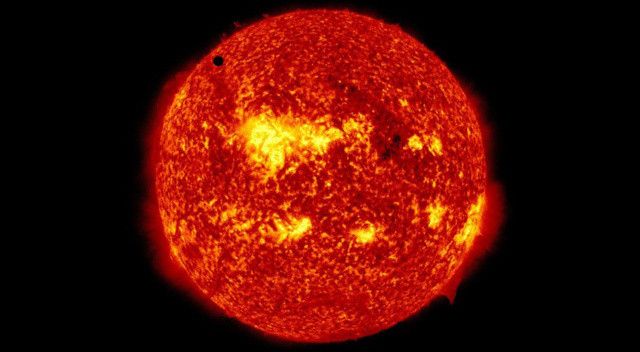 Yüzyılda bir gerçekleşiyor... NASA yayınladı: Venüs, Güneş’in önünden geçti