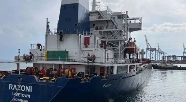 27 bin ton mısır taşıyan gemi İstanbul Boğazı&#039;na doğru hareket etmeye başladı