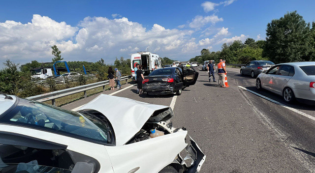 Anadolu Otoyolu&#039;nda zincirleme trafik kazası: Çok sayıda yaralı var