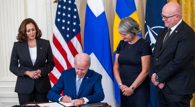Biden imzaları attı: Finlandiya ve İsveç&#039;in NATO&#039;ya katılımını onay