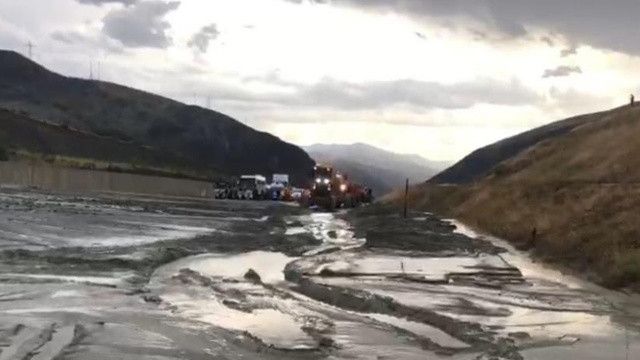 Erzincan-Sivas yolu ulaşıma kapandı