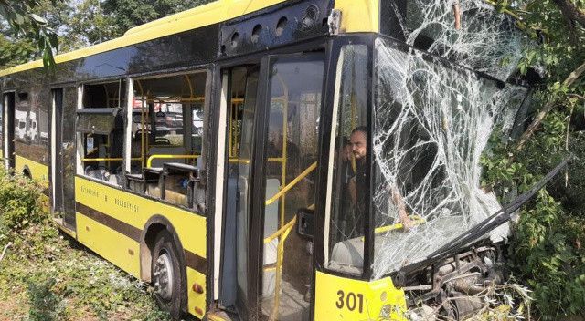 Feci kaza! Belediye otobüsü kamyonete çarptı: Çok sayıda yaralı var