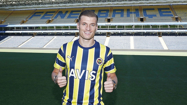 Fenerbahçe Ezgjan Alioski&#039;nin transferini resmen duyurdu
