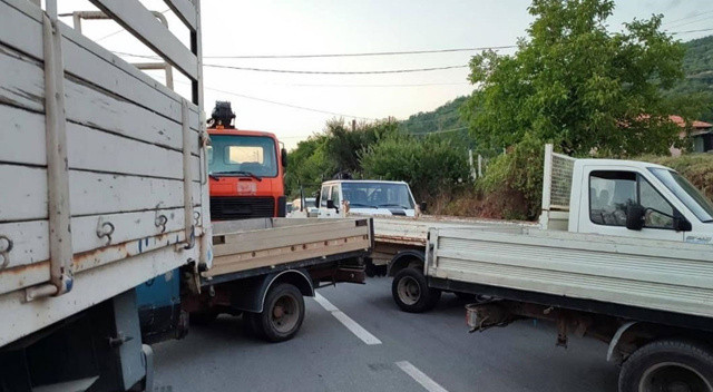 Geçiş belgesi krizi ertelendi: Kosova’nın kuzeyinde Sırpların kurduğu tüm barikatlar kaldırıldı