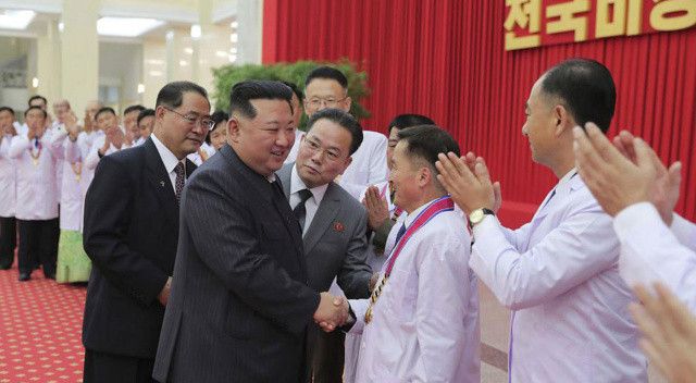 Kim Jong-un koronavirüse yakalandı