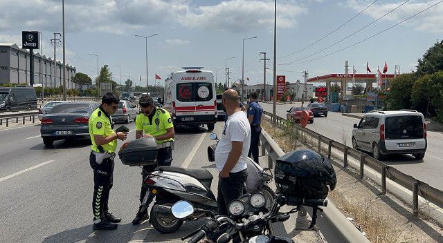 Kocaeli&#039;de bariyerlere çarpan motosikletin sürücüsü yaralandı