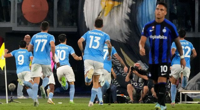 Lazio İnter&#039;e 3-1&#039;le dur dedi! Hakan Çalhanoğlu yedek soyundu Milano ekibi yenildi