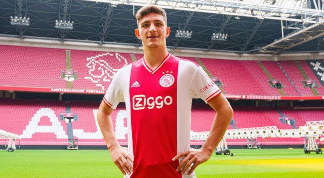 Trabzonspor futbolcu fabrikası Ajax&#039;a 9.5 milyon euroya stoper sattı! Ahmetcan Kaplan resmen Hollanda devinde...
