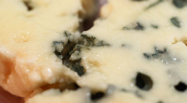 Uzmanından uyarı: Çiğ süt içmeyin, yumuşak peynir yemeyin! Sıcaklardaki gizli tehlike… Mikroplar üreyip besinlere bulaşıyor