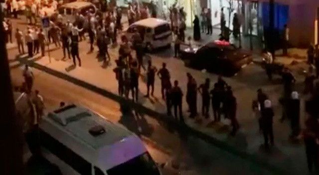 Zeytinburnu&#039;nda kız kaçırma iddiası: Yanlış anlaşılmada 2 kişi bıçaklandı