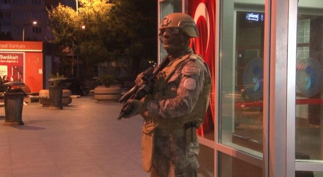 Bakırköy’de hastane önünde silahlı saldırı! 1 ölü, 2 yaralı