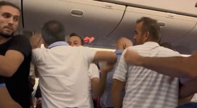 Gaziantep FK ve Trabzonspor&#039;un bulunduğu uçakta tekme tokat kavga! Taraftarlar Erol Bulut&#039;un üzerine yürüdü: O anlar kamerada