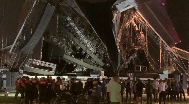 Hayranları gün sayıyordu: İzmir’de Tarkan’ın konser vereceği sahne çöktü