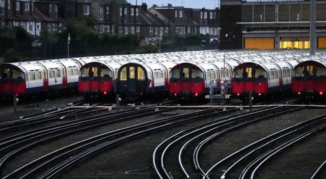 İngiltere&#039;de ulaşıma grev engeli: Demiryolu çalışanları işi bıraktı