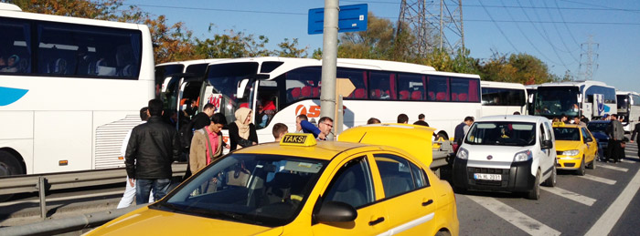 Otogar çilesi otobana taştı