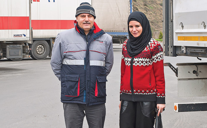 TIR'cılar: 'Esas küçük araçlar bizi sıkıştırıyor trafikte...'