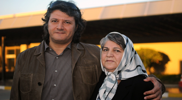 Serbest kalan pilotların baba evinde sevinç gözyaşları
