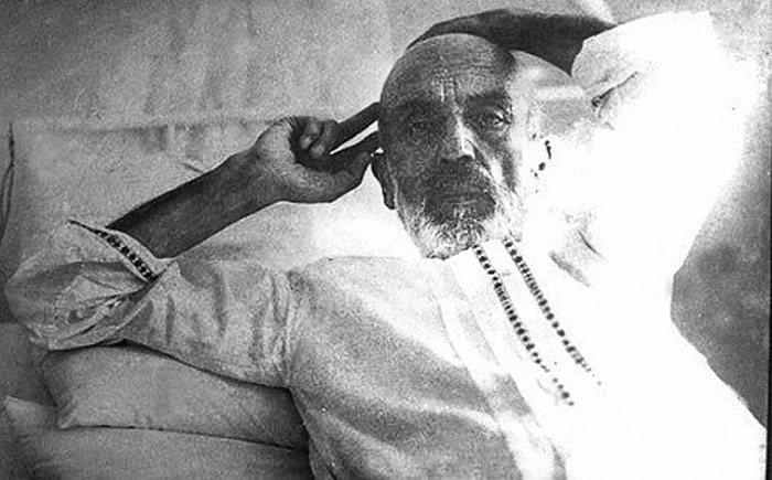 ÂKİF'İN GELGİTLİ DÜNYASI