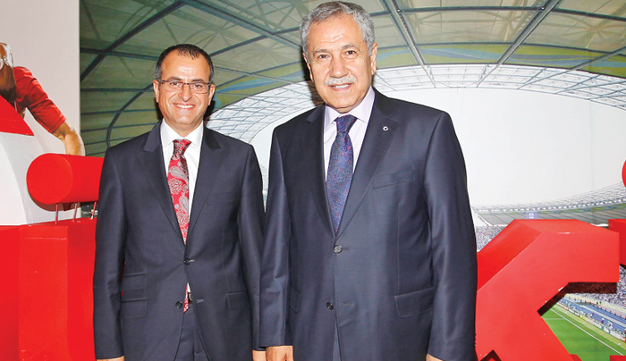 Bülent Arınç, 'Türkiye heyecan veren bir gazete oldu'